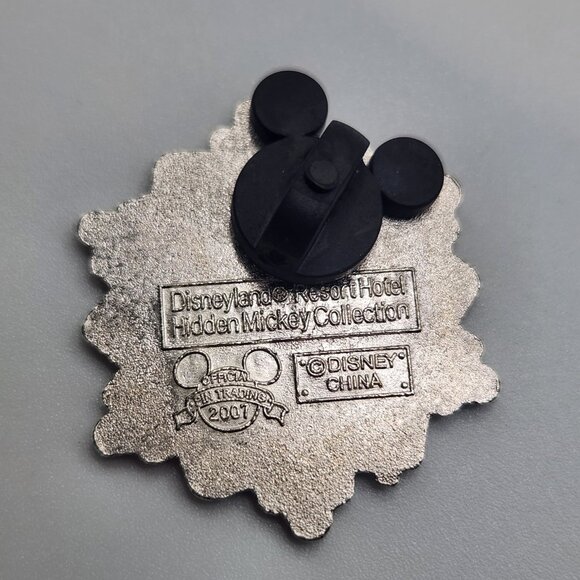 Disney Pin Hidden Mickey Snowflake Collection Mickey Mouse 2007 DLR Hotel - Picture 2 of 3
